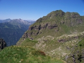 33 Rifugio e croce di Pietra Quadra